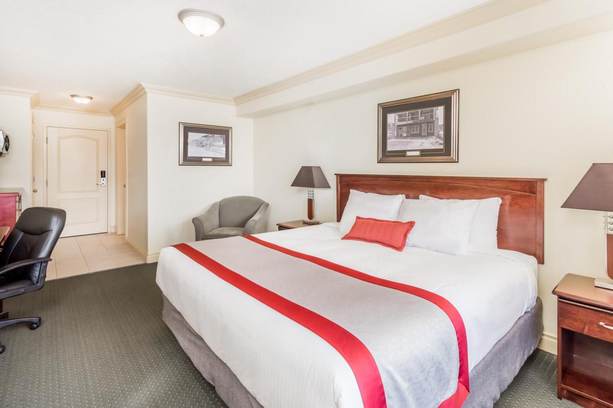 Ramada By Wyndham Hinton Hotel Exterior foto